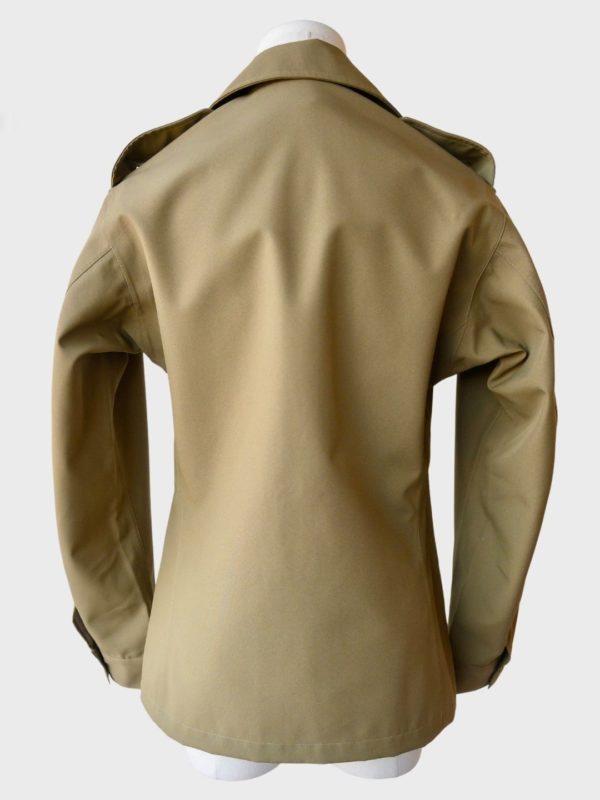 A.P.C. cazadora impermeable de color caqui Talla S