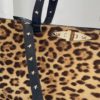 RED Valentino Stud bolso bandolera leopardo - Imagen 6